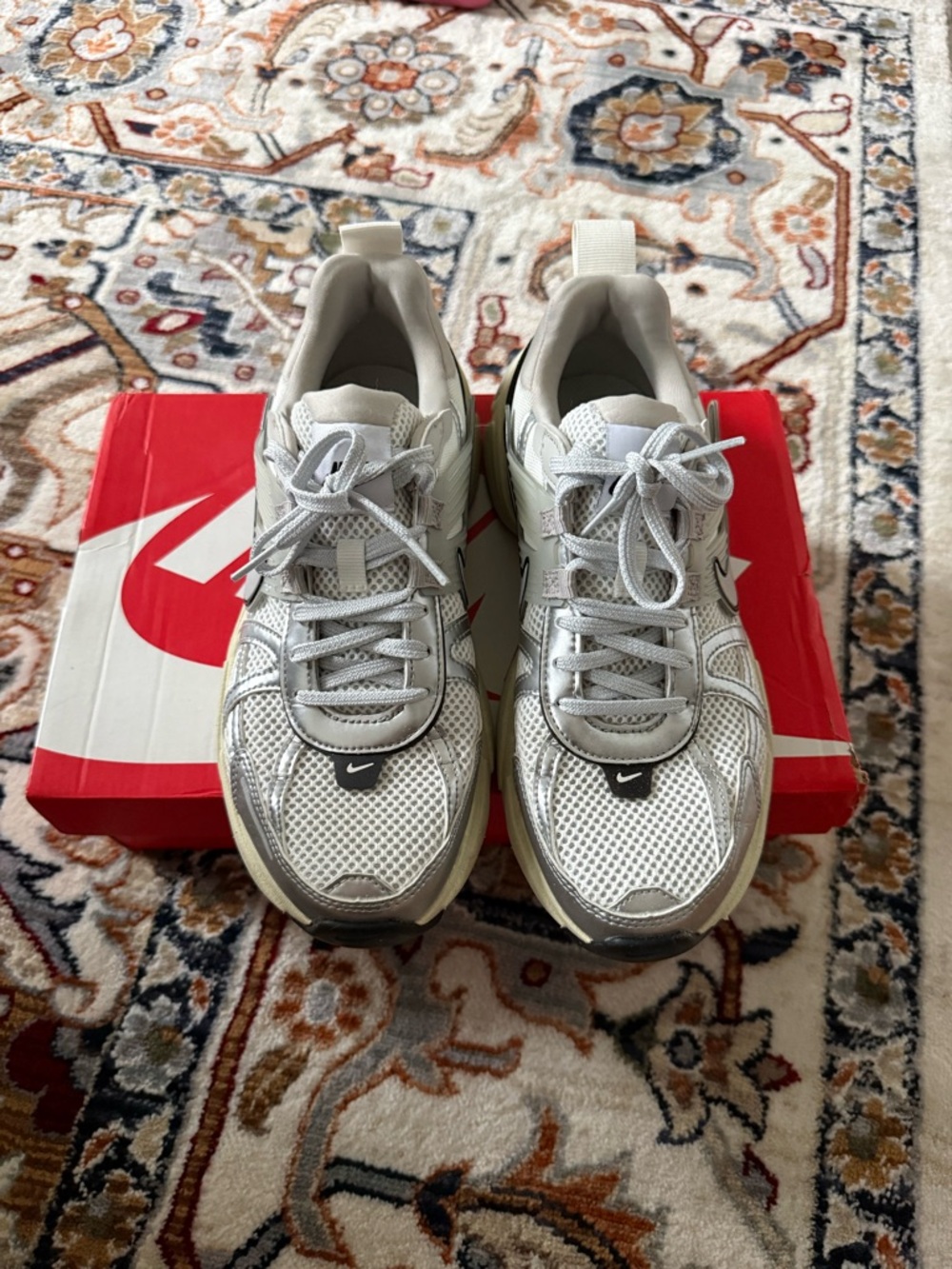 Nike White and Silver Mesh Low-Top Running Sneakers